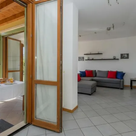 Oasis With Garden And Pool Desenzanoloft Official Partner Homes & By Marriott Bonvoy Ντεζεντσάνο ντελ Γκάρντα